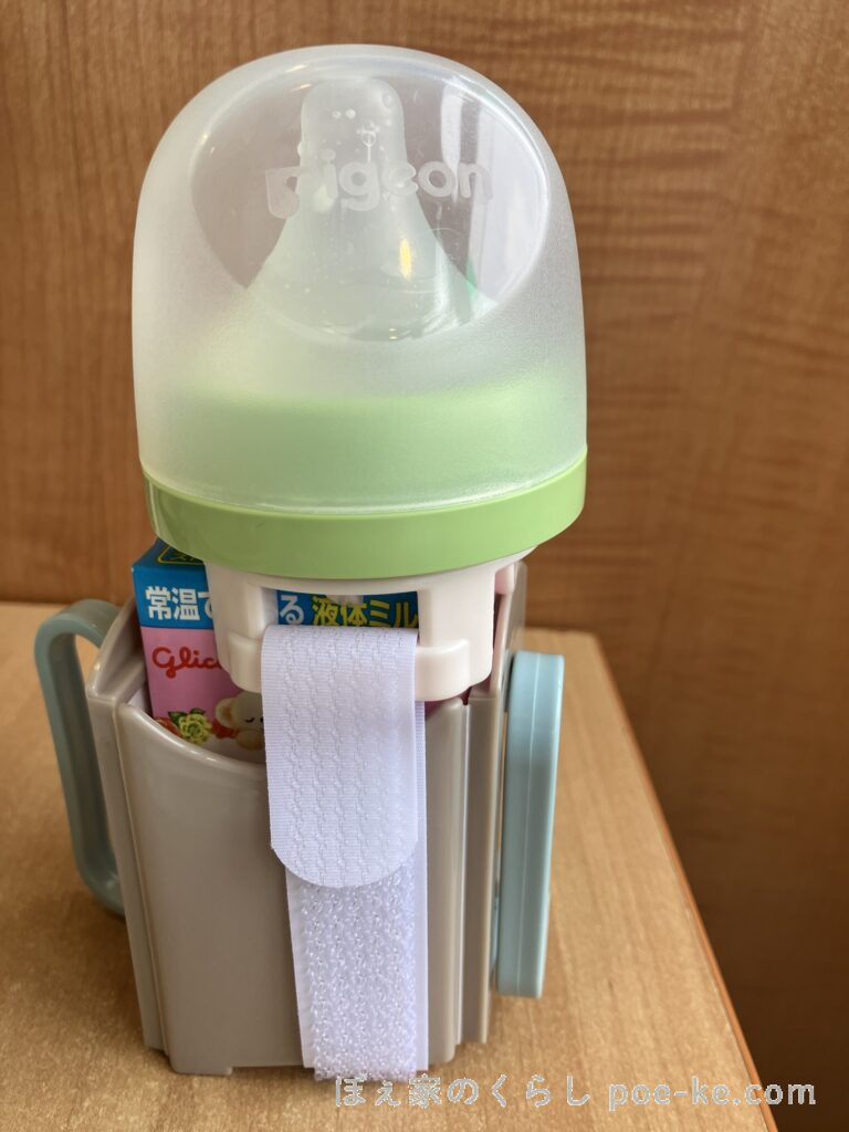 アイクレオ液体ミルクに母乳実感の乳首を装着した様子