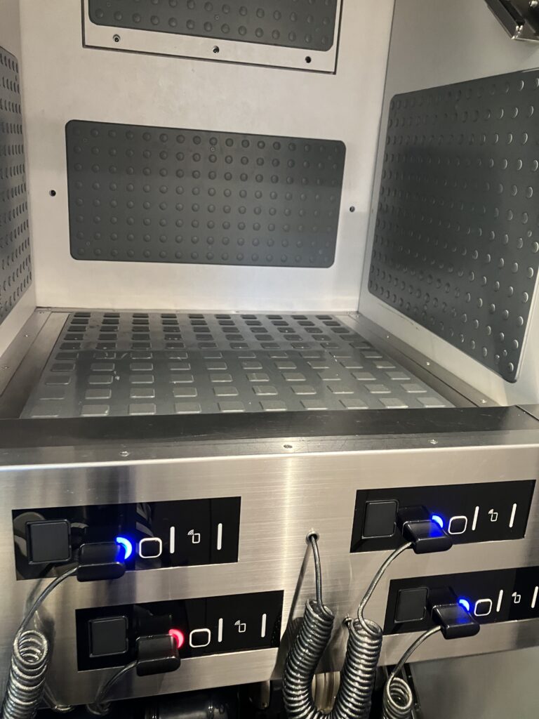 スペーシアX　荷物置き場　ベビーカー